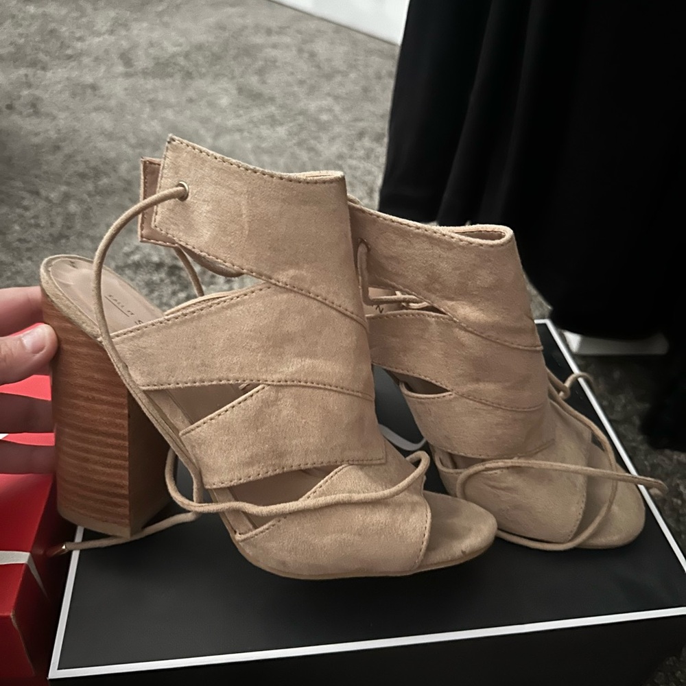 Women's Tan Heeled Sandals